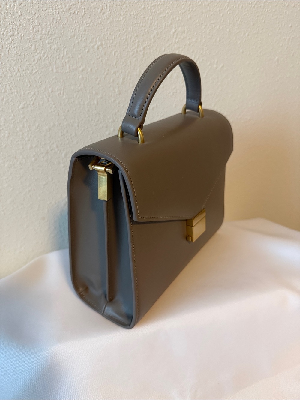 Quince Structured Top-Handle Crossbody Bag - Picture 3 of 11